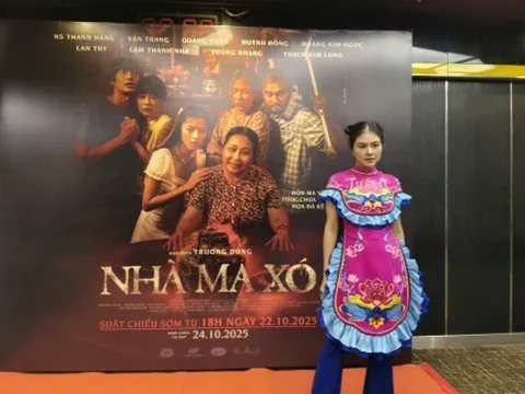 Vân Trang khóc nhớ Quý Bình trong buổi ra mắt đoàn phim 'Nhà ma xó'