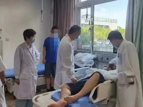 Chàng trai 19 tuổi toàn thân tím tái, ngộ độc suýt chết vì loại rau "chống ngán" cực quen trên mâm cơm người Việt