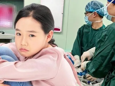 Thấy bụng của con gái lớp 9 ngày càng to, mẹ vội vàng đưa đi khám thì chết sững khi bác sĩ nói 5 từ