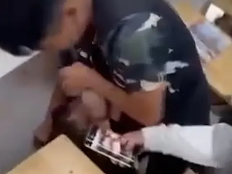 Công an vào cuộc vụ nam sinh ở Nghệ An đánh nhau với bạn nữ ngay trong lớp học 2