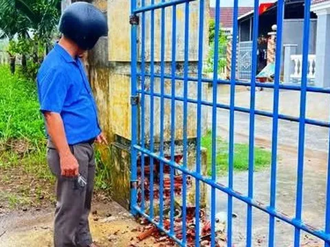 Sét đánh vỡ cổng trường học ở Quảng Ngãi