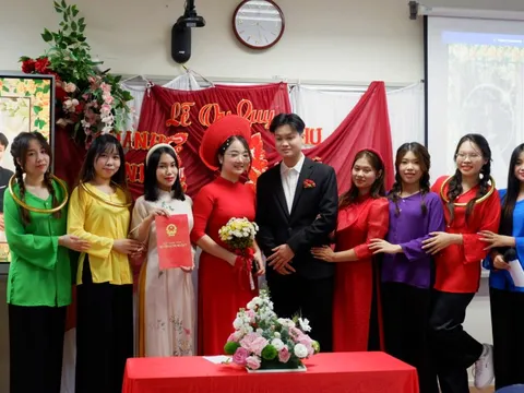 Sinh viên mở 'lễ đường' ngay trong lớp học, tái hiện đám cưới miền Tây 0