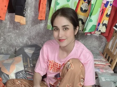 Nữ diễn viên được chồng cũ dặn "coi quen ai cho đàng hoàng", lấy chồng mới kém 9 tuổi cực cưng chiều
