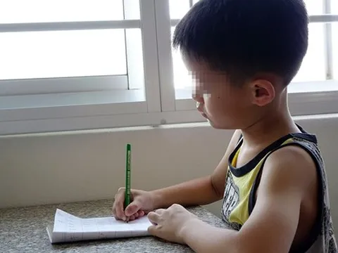 Bé trai 10 tuổi thủng màng nhĩ khi nghe bố giảng bài tập về nhà
