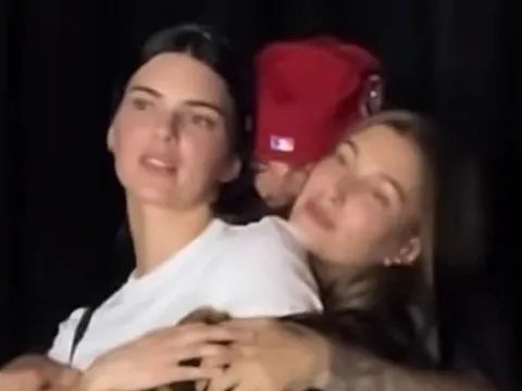 Hành động gây tranh cãi của Justin Bieber