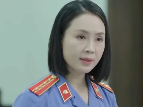 Hồng Diễm vừa xuất hiện đã bị chê