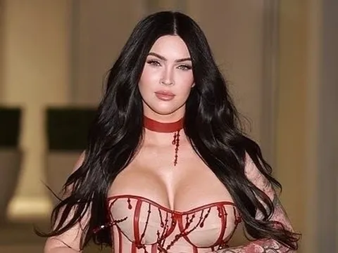 Megan Fox quá gợi cảm