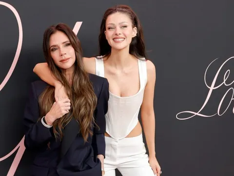 Victoria Beckham ẩn ý chê con dâu