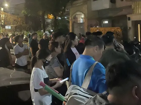 Cháy tại tầng chung cư, người dân hoảng sợ sơ tán