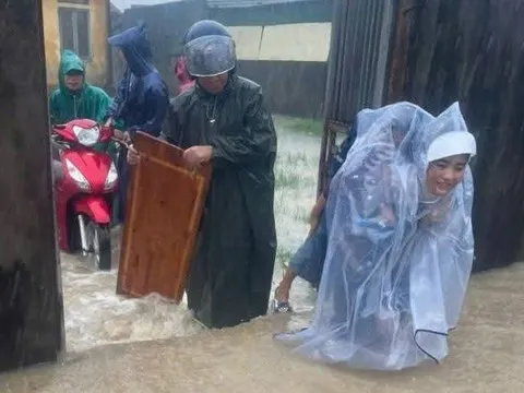 Mưa lớn ở Hà Tĩnh, hàng trăm hộ dân phải sơ tán khẩn cấp