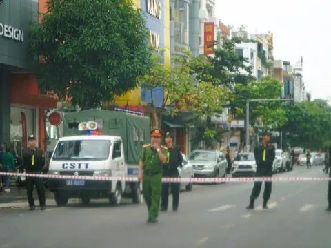 Cảnh sát ngăn đường vào khu tiệm vàng lớn nhất xứ Thanh