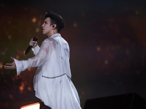 Dimash Kudaibergen: Tại sao cả thế giới 'phát cuồng' trước một giọng hát? 0