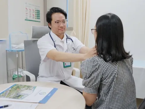 Đi khám cùng bạn "cho vui”, không ngờ phát hiện ung thư: Sốc vì không có bất cứ triệu chứng nào