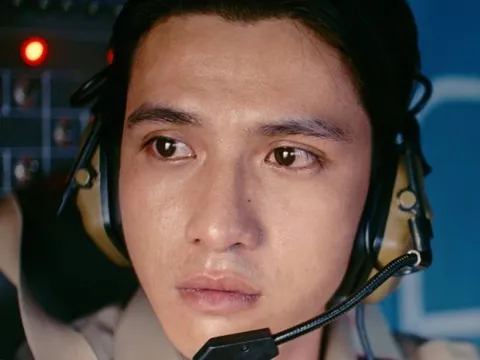 ‘Tử chiến trên không’ vượt 250 tỷ đồng