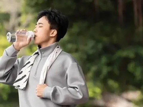 Đi tiểu thường xuyên sau khi uống nước là thận khỏe?