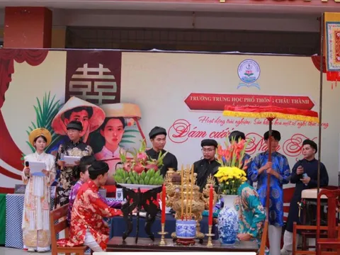 Đám cưới giữa sân trường gây 'sốt', sự thật đằng sau nhiều người ngỡ ngàng 0