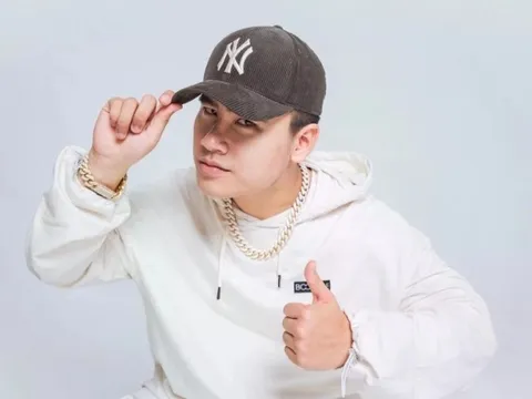 Xoay quanh cấm sóng nghệ sĩ lệch chuẩn