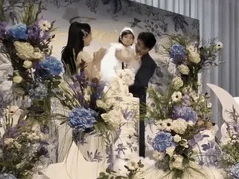 Nhóc tỳ đắt giá nhất showbiz hiện tại: 1 tuổi đã quay 15 quảng cáo!