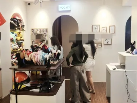 Tiệm chụp ảnh bị tố gắn camera, phát tán hình ảnh thiếu nữ đang thay đồ