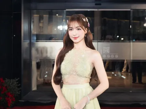 Hòa Minzy bức xúc: "Khổ quá trời khổ rồi!"