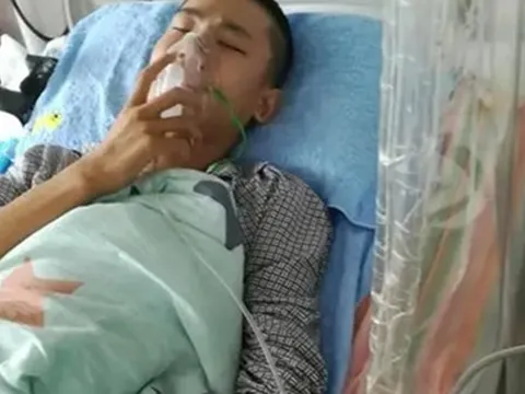 Người đàn ông suy thận, ngã quỵ trước cửa toilet, vợ khóc nghẹn: "Tôi khuyên nhiều nhưng không nghe"