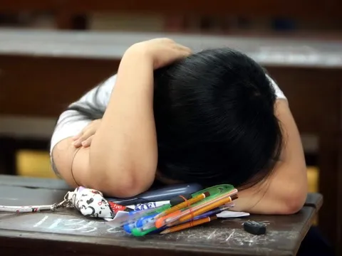 Cha mẹ cưỡng ép con học tập quá sức có thể bị phạt 10 triệu đồng 0