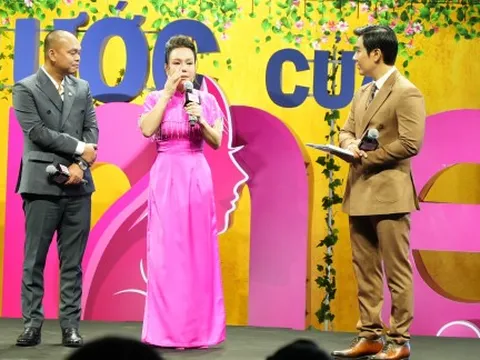 Việt Hương xúc động khi dẫn chương trình tôn vinh người mẹ Việt