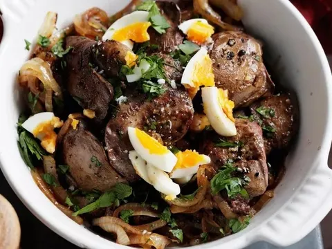 Bộ phận của gà nhiều cholesterol gấp gần 5 lần mỡ lợn: Thích đến mấy cũng phải hạn chế