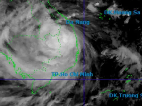 Bão số 13 Kalmaegi đang ở Cao nguyên Trung Bộ, còn giật tới cấp 12