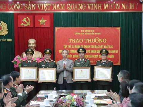 Tặng thưởng Công an tỉnh Bắc Ninh vì thành tích triệt phá đường dây SGK giả 0
