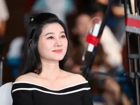 NSND Quế Trân ôn kỷ niệm cùng nhận giải thưởng năm 18 tuổi với NSND Thanh Tòng