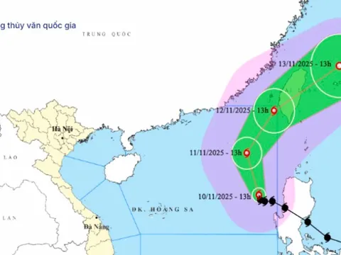 Bão Fung Wong giật cấp 16, đổi hướng di chuyển