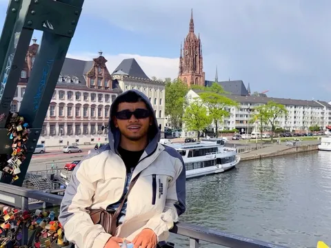 Nam ca sĩ, diễn viên bỏ nghề đi làm travel blogger: 2 năm đi 118 quốc gia, mua nhà xe, cuộc sống viên mãn