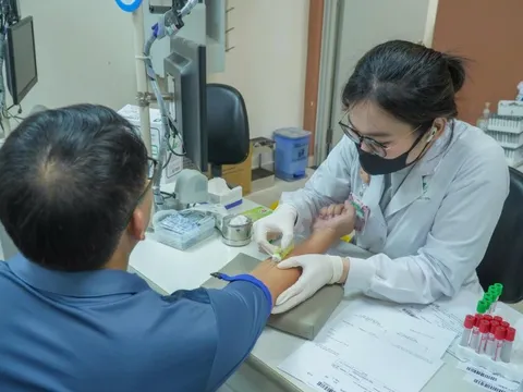 Bệnh viện khám tầm soát miễn phí tuyến giáp cho hơn 600 giáo viên nhân dịp 20-11