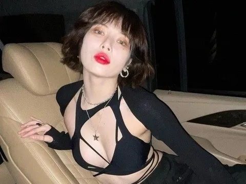 HyunA xin lỗi