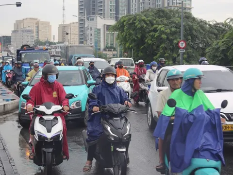 Mưa lớn ở TPHCM sáng nay có bất thường?