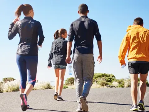 Đi bộ không thôi là chưa đủ, làm thêm 3 việc này bệnh tim mạch, ung thư sẽ "tránh xa"