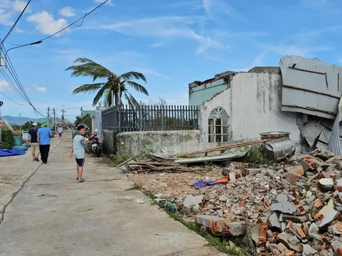 Sớm khắc phục hậu quả bão, lũ miền Trung, huy động nguồn lực để người dân có nhà mới đón Tết