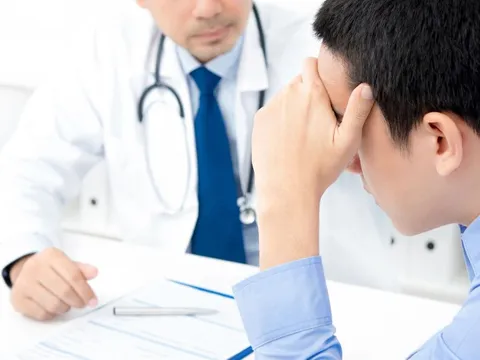 Tình cờ đi khám, người đàn ông bàng hoàng phát hiện nhiễm HIV: Nguyên nhân bất ngờ đến từ 10 năm trước