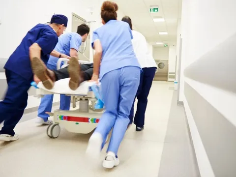 Chàng trai 26 tuổi bất ngờ phát hiện bị đột quỵ: Bác sĩ cảnh báo 2 sai lầm nhiều người mắc