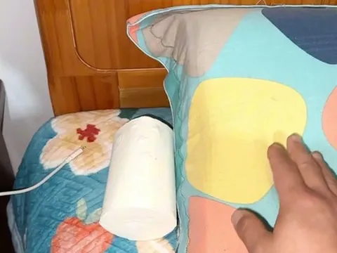 Tại sao không nên để cuộn giấy ăn ngay đầu giường?