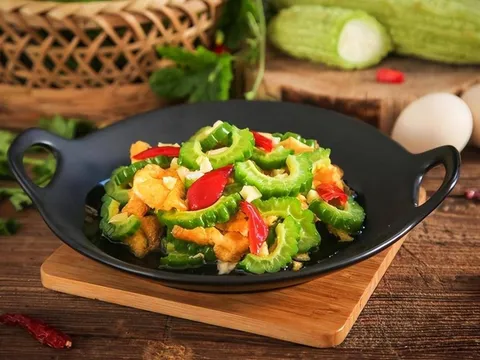 Người phụ nữ 52 tuổi ăn mướp đắng mỗi tối để phòng bệnh mỡ máu, 6 tháng sau đi khám, nhận kết quả bất ngờ