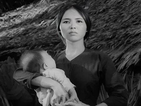 Chị Út Tịch phim 'Mẹ vắng nhà': Bỏ diễn bán cà phê, sống bình dị bên chồng NSND 0