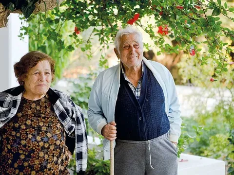 Vùng đất sống thọ bậc nhất hành tinh có 1/3 dân số trên 90 tuổi: 5 bí quyết giúp tránh xa bệnh tật, điều thứ 4 người Việt thường làm