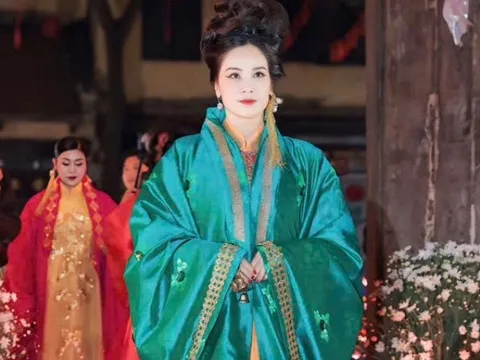 Hoa hậu Băng Giang xuất hiện đầy cảm xúc trong hành trình tôn vinh di sản áo dài tại phố cổ Hà Nội