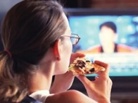 Ảnh hưởng của tâm lý và thói quen ăn uống đến cân nặng