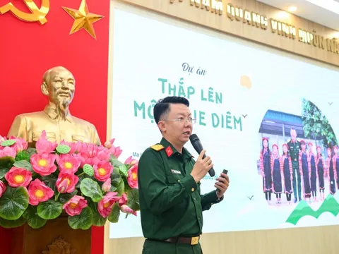 Trung tá quân đội 17 năm bền bỉ "thắp lên một que diêm", con hỏi một câu, lời đáp khiến ai cũng xúc động