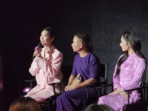 Người mẫu Xuân Lan rơi nước mắt nhắc đến người đẹp Hương Giang và diễn viên Đình Khang