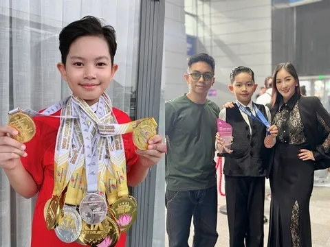 Sao Việt 24h: Con trai Khánh Thi gây chú ý khi tặng "vàng" cho cô giáo, biết số "tài sản" ở nhà khán giả trầm trồ