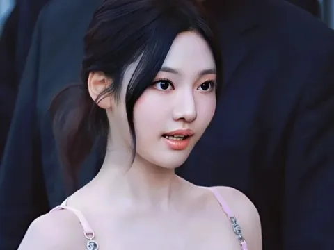 Nữ ca sĩ bị gần 90.000 người đệ đơn cấm diễn